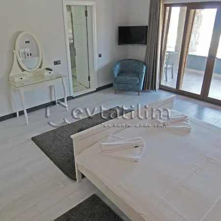 Mira Luxury Villa * Torba