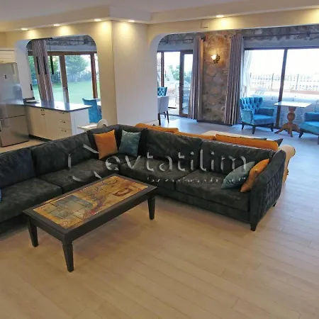 Mira Luxury Villa *