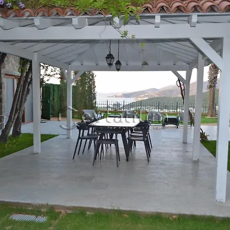 Mira Luxury Villa Torba