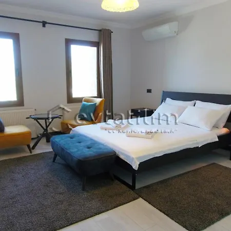 Mira Luxury Villa Torba